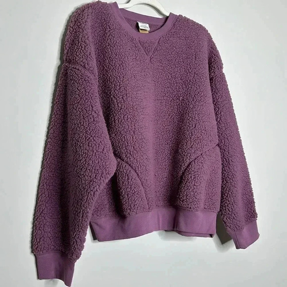 VS Sherpa Crew Sweatshirt - Picture 7 of 13